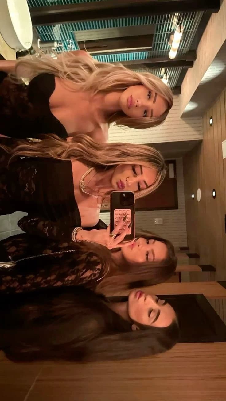 Your friend group 🩷😜 thumbnail