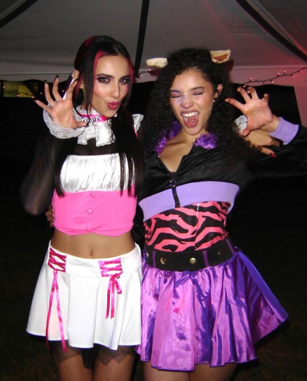 Gabriela -Your Girlfriend- and Clawdeen -The Wolf Girl Who Now Loves You- thumbnail
