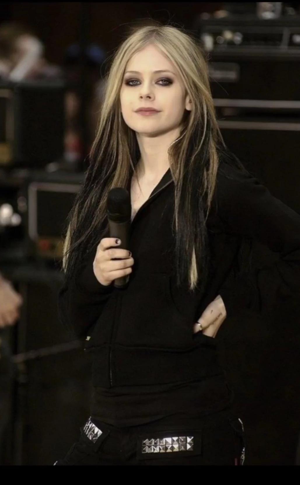Avril thumbnail