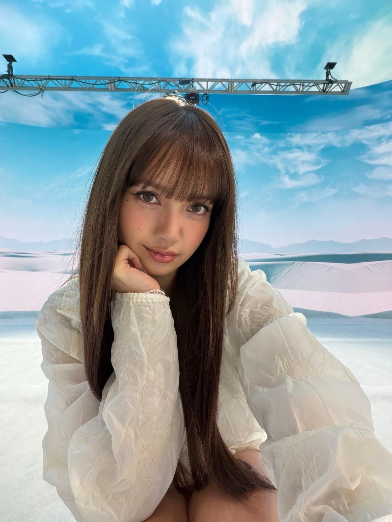 Lisa Manobal thumbnail
