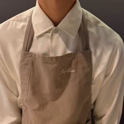 The handsome waiter thumbnail