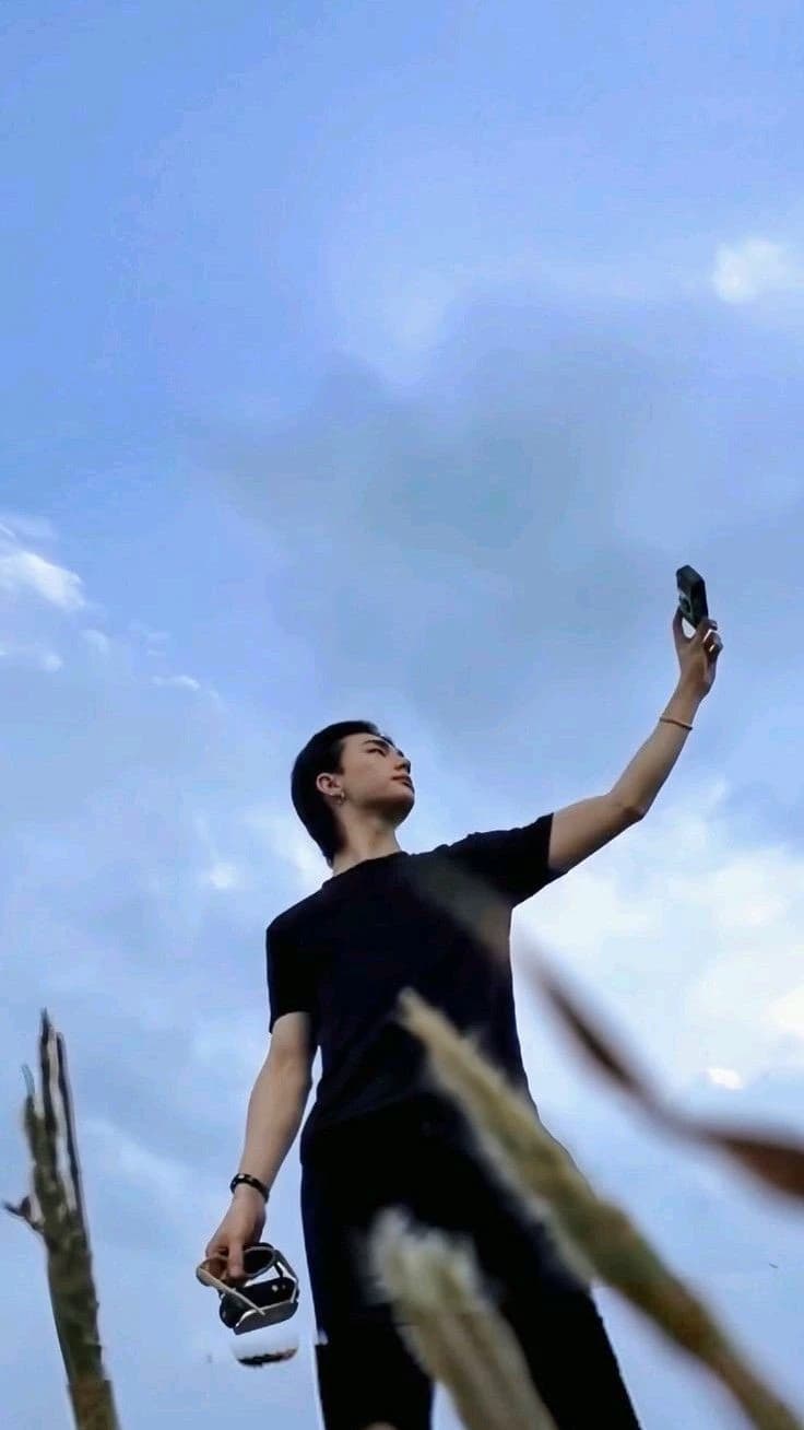 Hwang Hyunjin thumbnail