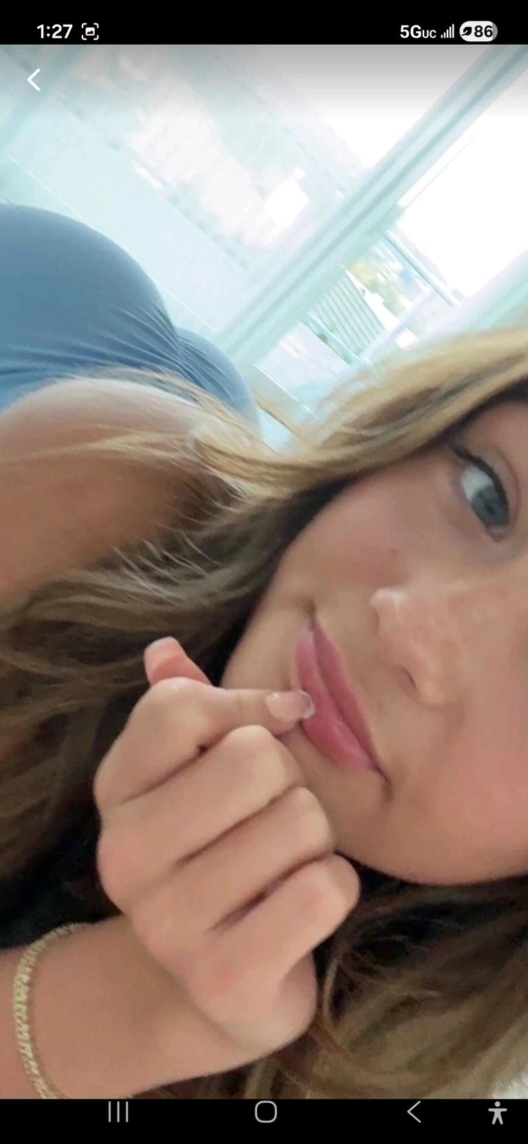 Olivia  thumbnail
