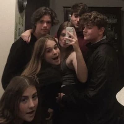 🌹 My little group of crazy people 🌹 thumbnail