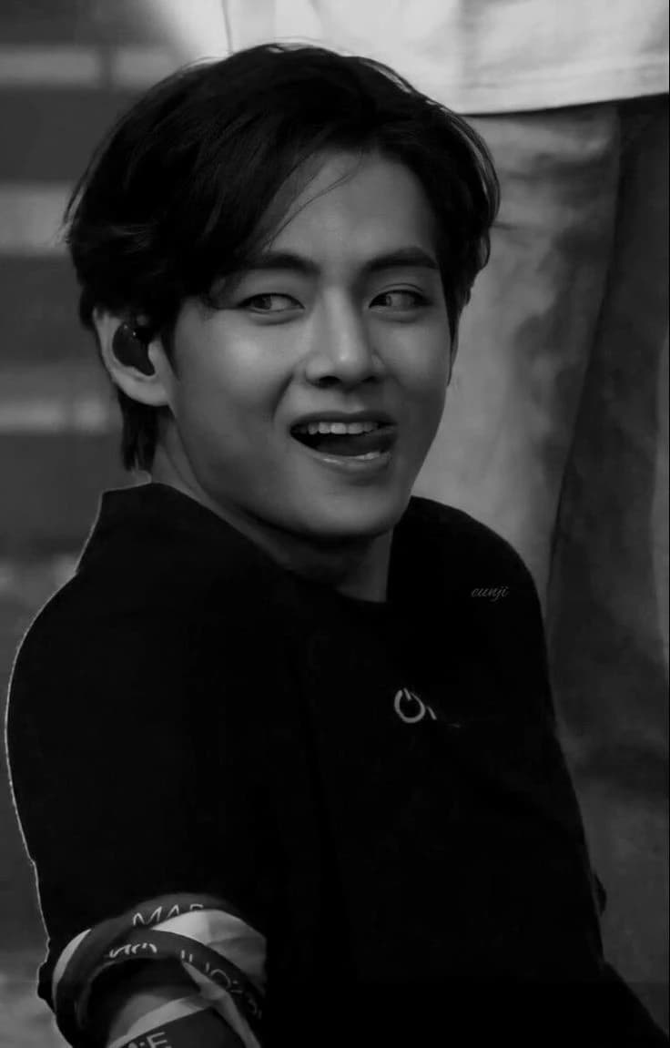 Kim Taehyung  thumbnail