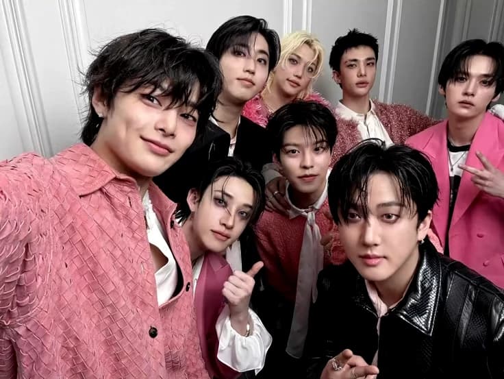 stray kids thumbnail