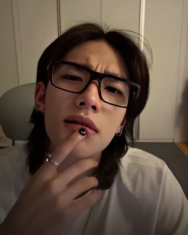 Hyunjin thumbnail