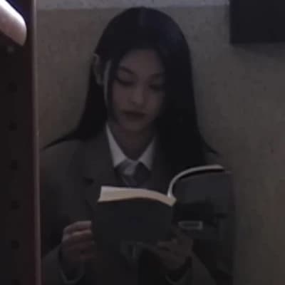 Kang Haerin thumbnail
