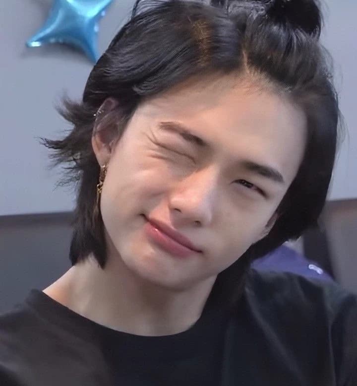 Hyunjin thumbnail