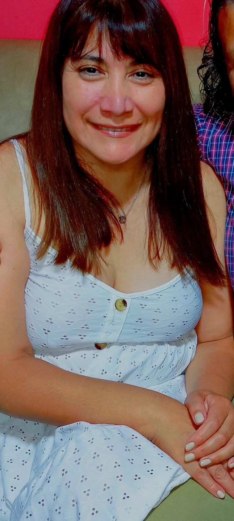 Alejandra, 52, mother is married and is going on a trip to Paris thumbnail