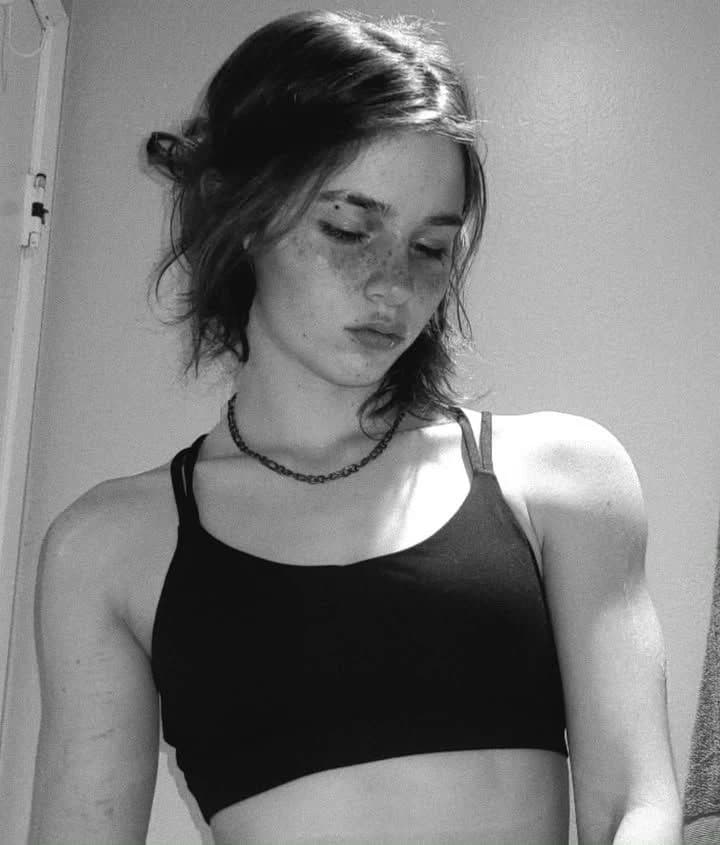 Ellie  thumbnail