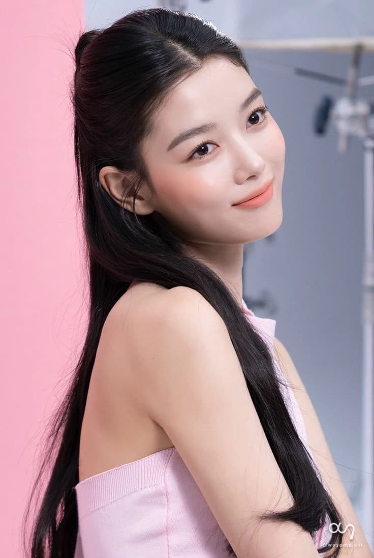 Kim yoo Jung thumbnail