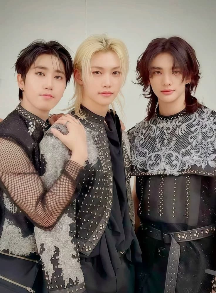 Hyunjin, Félix and Han, their dancers thumbnail