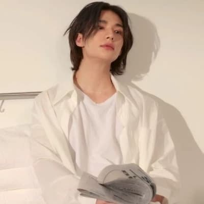 Hwang Hyunjin thumbnail