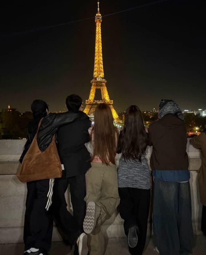 A  Group Friends. thumbnail