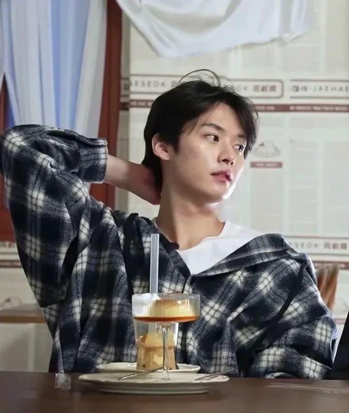 Lee Know thumbnail