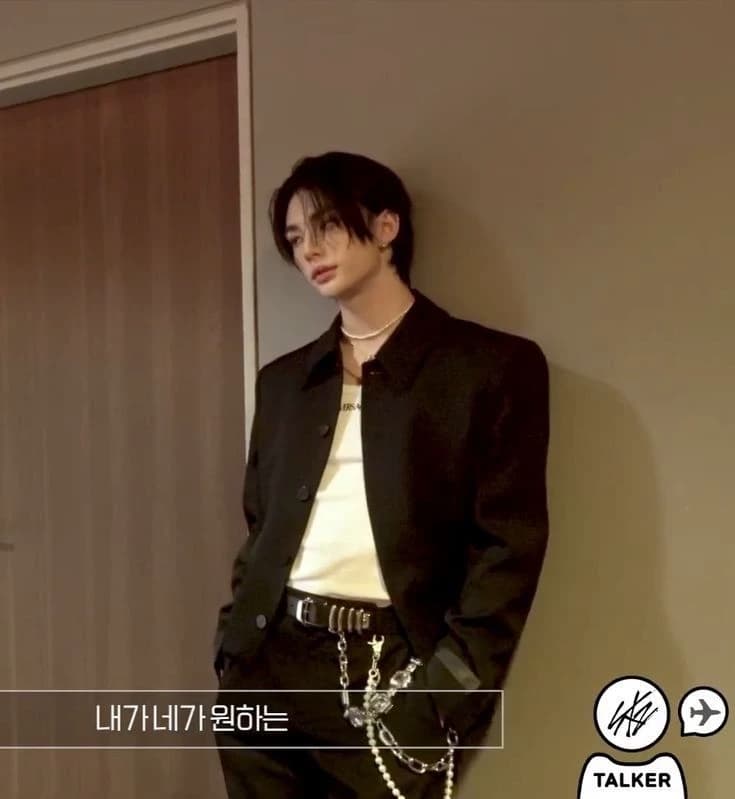 Hwang Hyunjin thumbnail