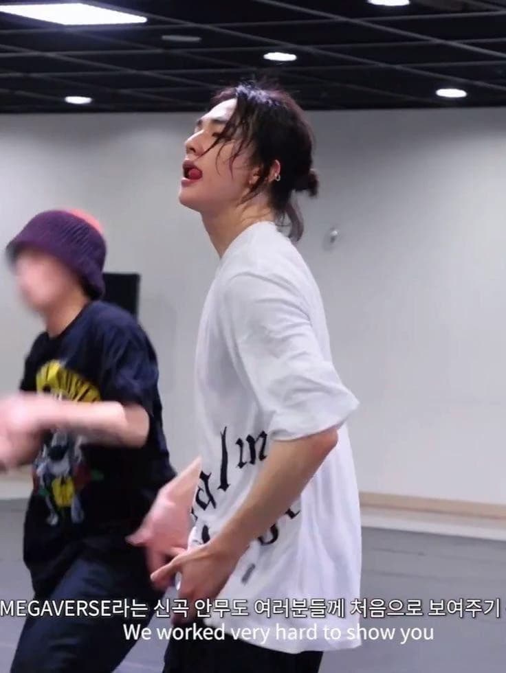Hwang Hyunjin thumbnail
