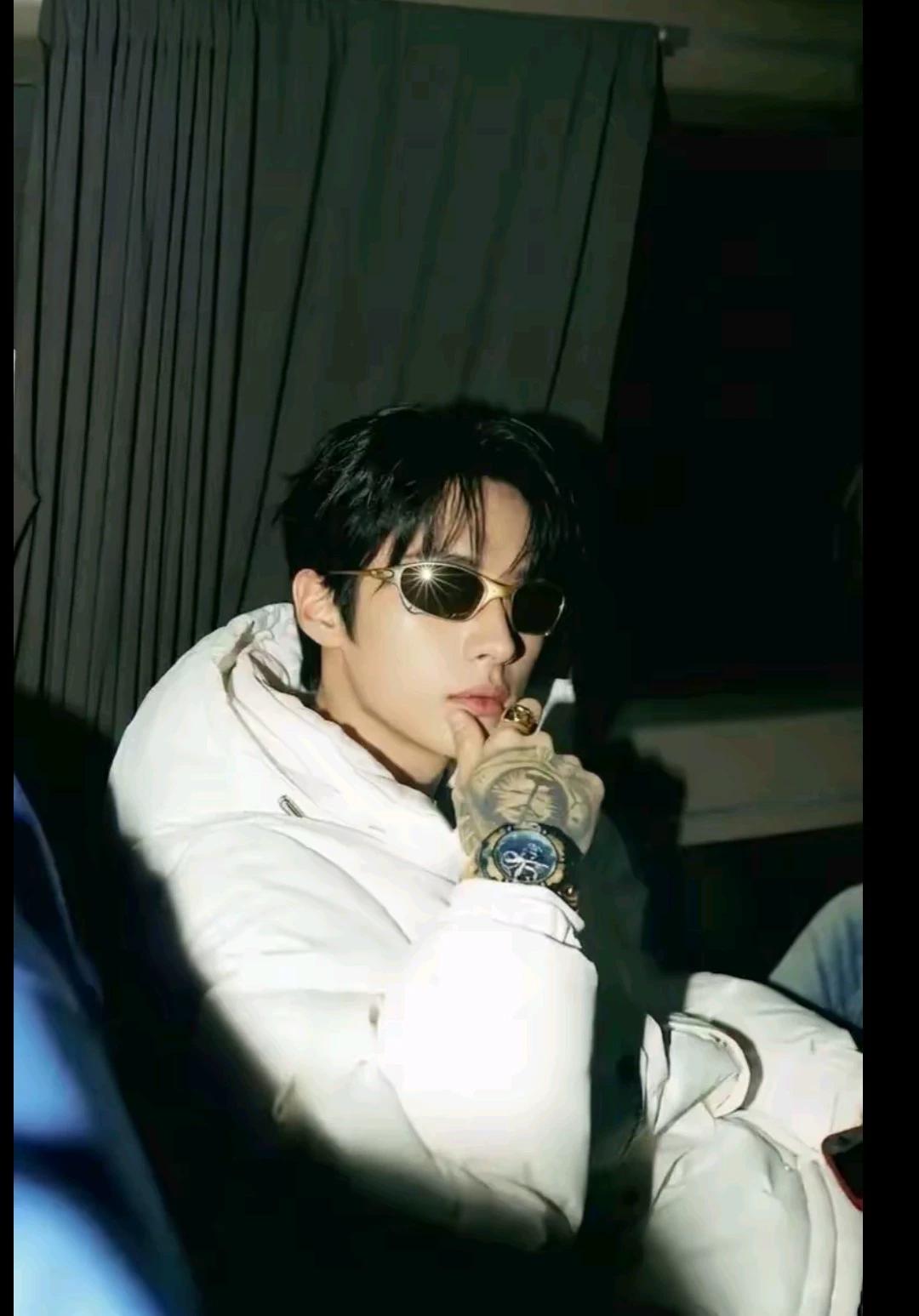 Lee Know thumbnail