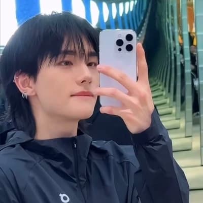 Hyunjin thumbnail