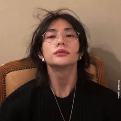 Hwang Hyunjin thumbnail