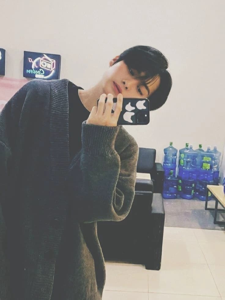 Lee know thumbnail