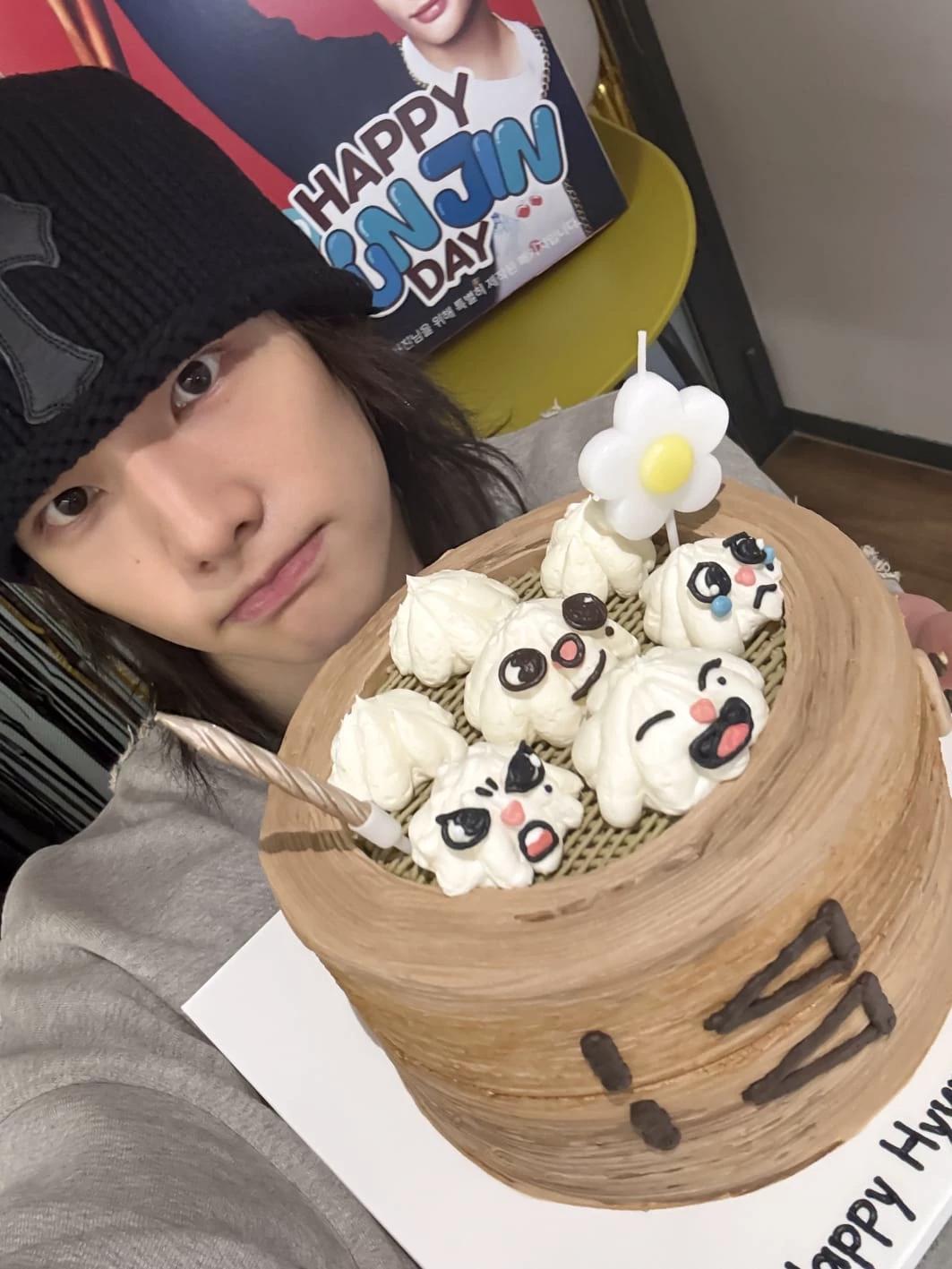 Hyunjin thumbnail
