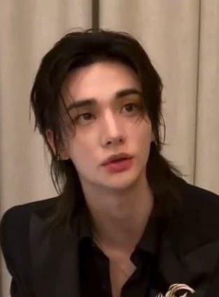 Hwang Hyunjin thumbnail
