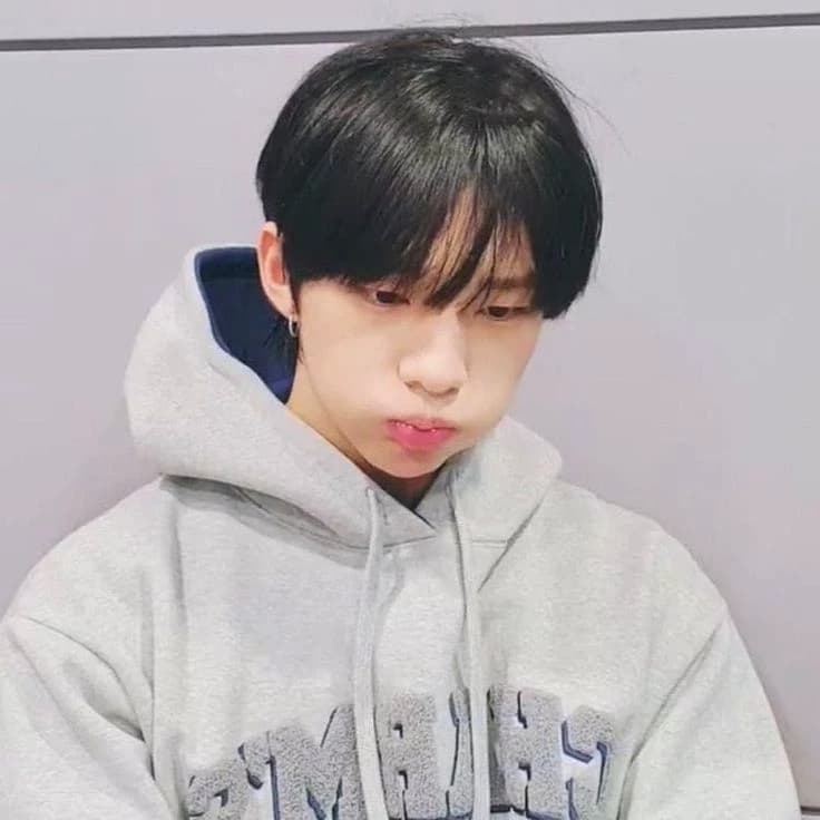 Hwang Hyunjin thumbnail
