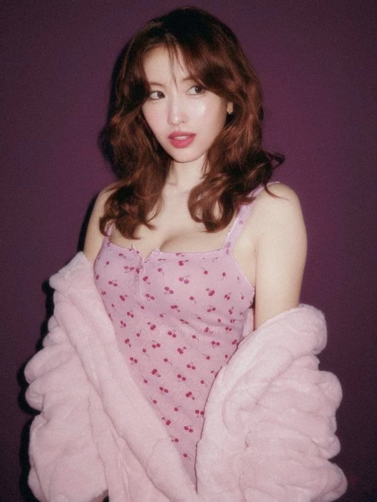 Hirai Momo thumbnail