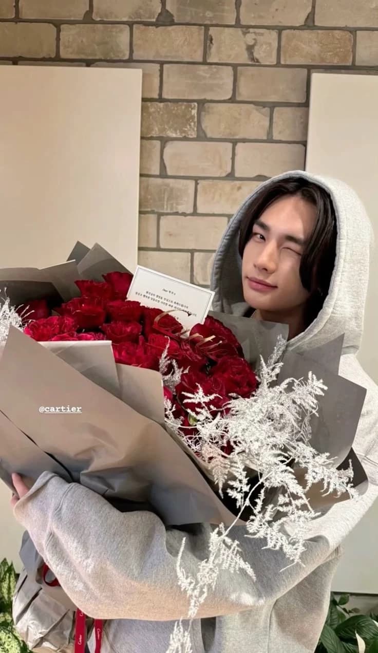 Hyunjin thumbnail