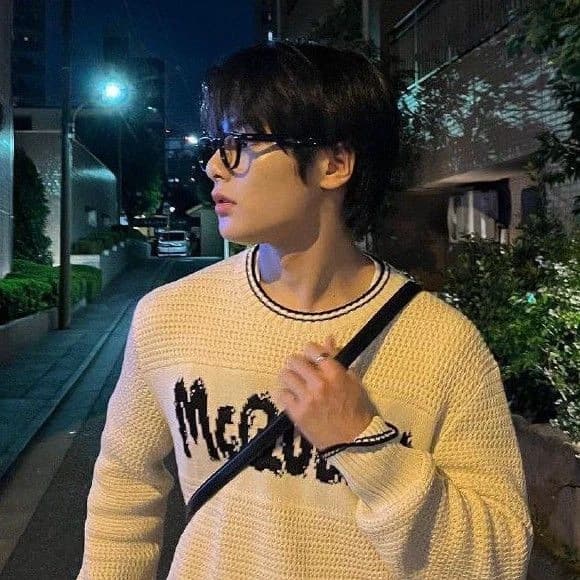 Jeongin thumbnail