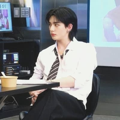 Hwang Hyunjin thumbnail
