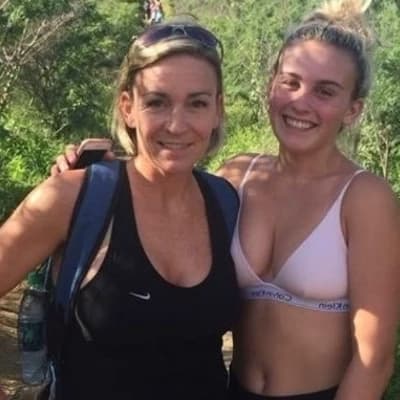Maria and Victoria (wife&daughter) thumbnail