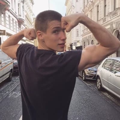 Alexander Davies thumbnail