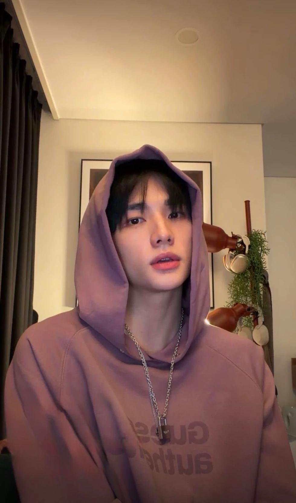 Hyunjin thumbnail