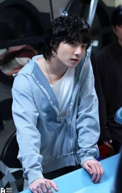 Jungkook - A spoiled son of a trillioner. thumbnail