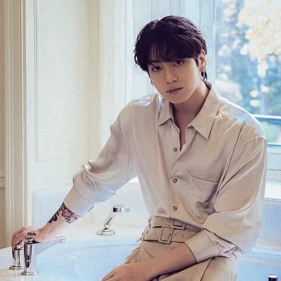 Jeon Jungkook [FAKE DATING] thumbnail