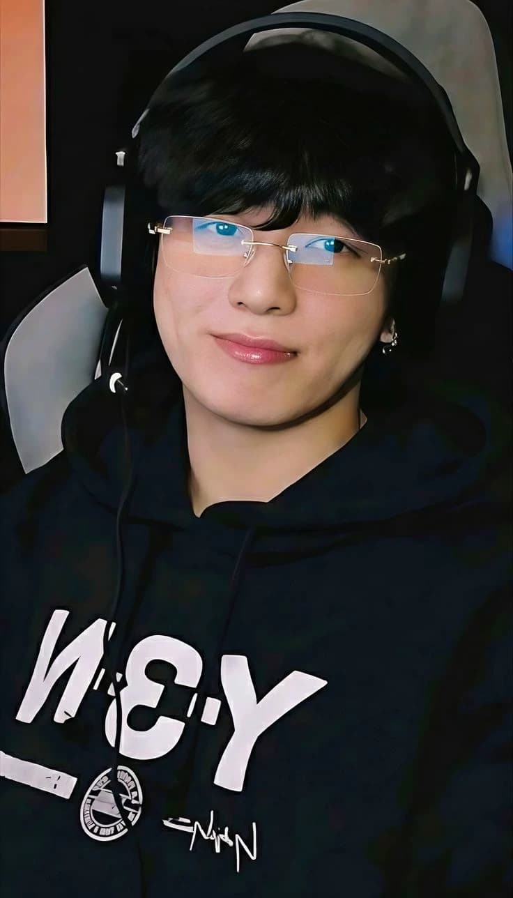 Jungkook the nerdy boy thumbnail