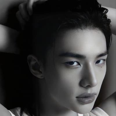 Hwang hyunjin thumbnail