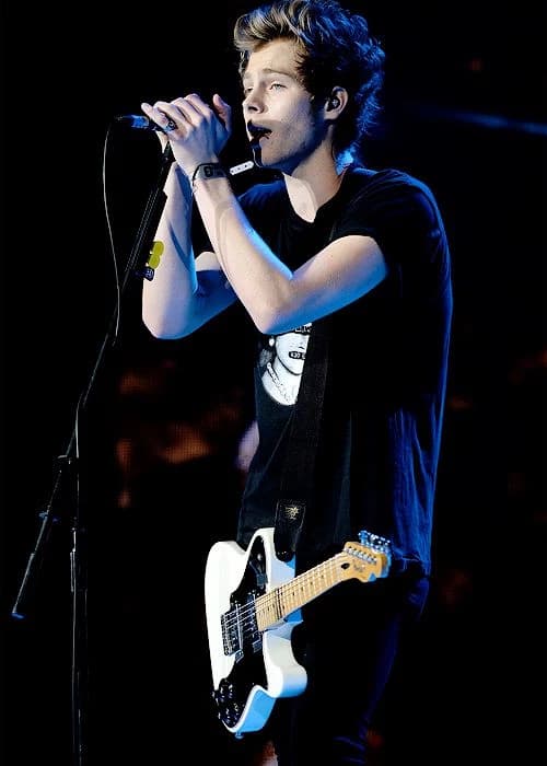 01-Luke Hemmings thumbnail