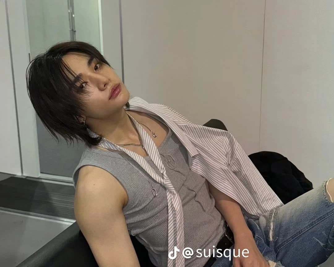 Hwang Hyunjin thumbnail
