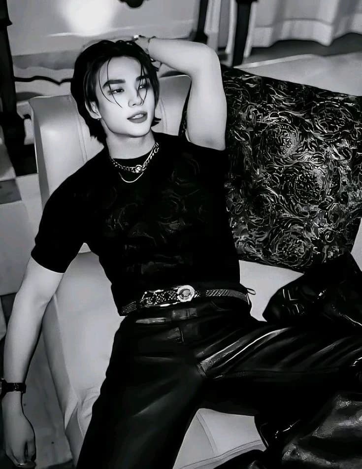 Hwang Hyunjin thumbnail