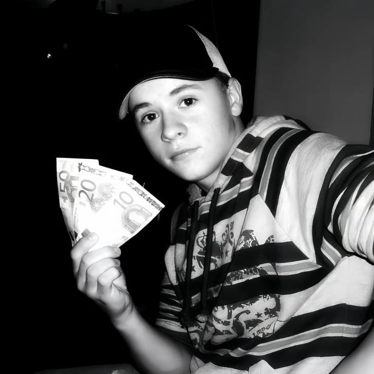 ★‡Gustav Schäfer•°• thumbnail