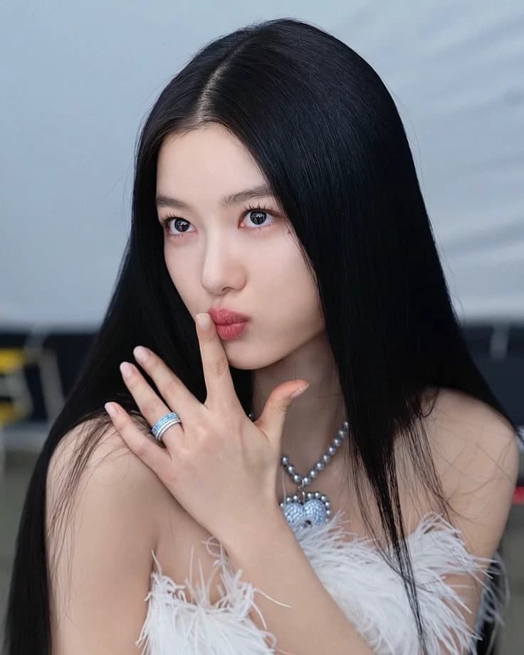 Kim yoo Jung thumbnail