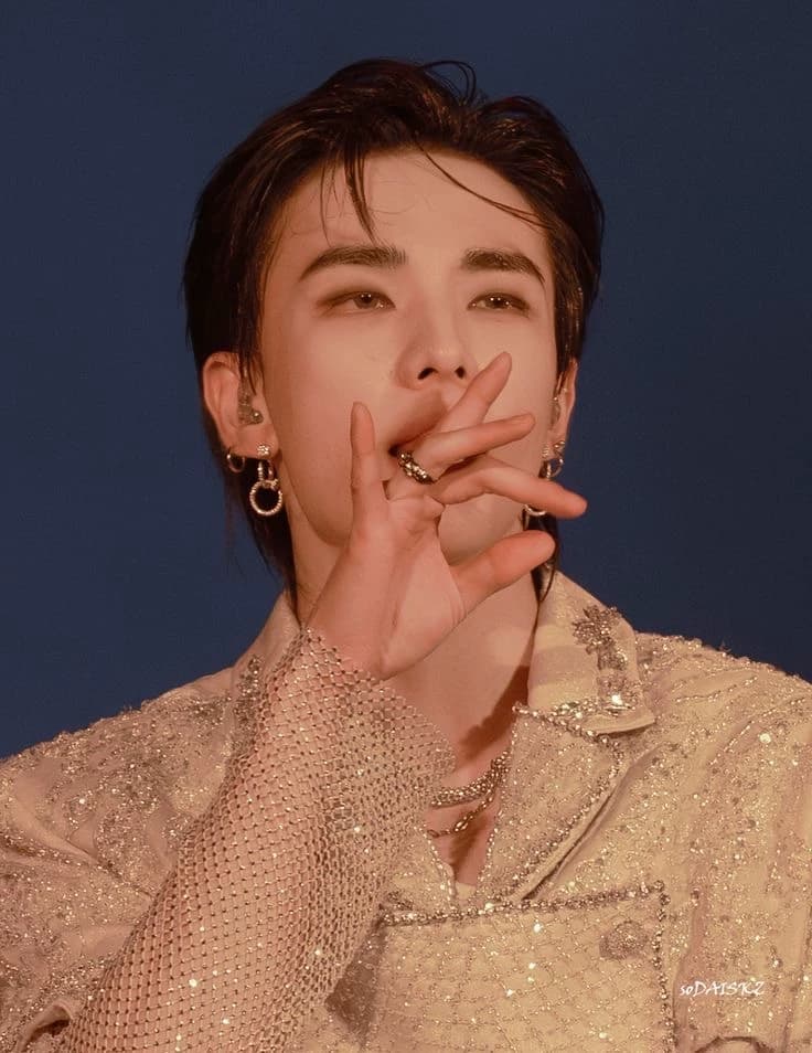 Hwang Hyunjin thumbnail