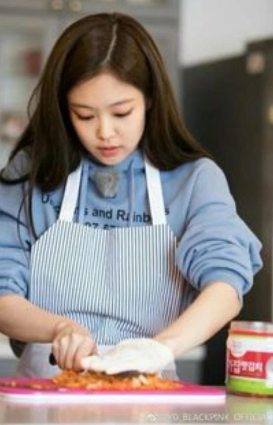 Jennie (NOT GL). thumbnail
