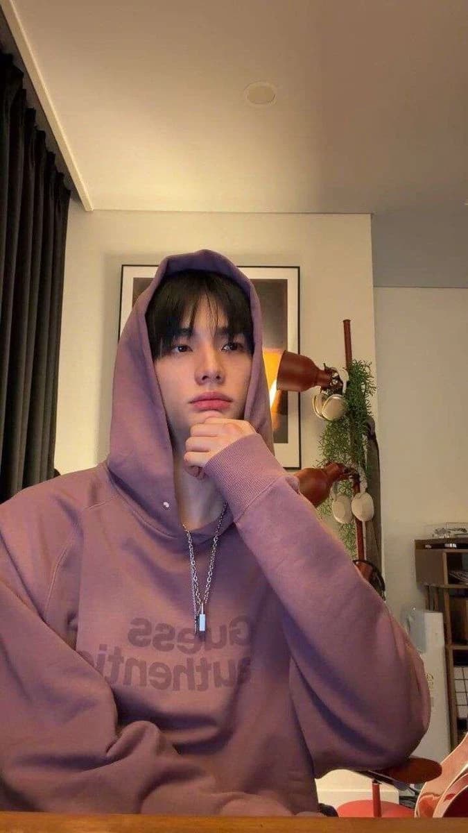 Hwang Hyunjin thumbnail