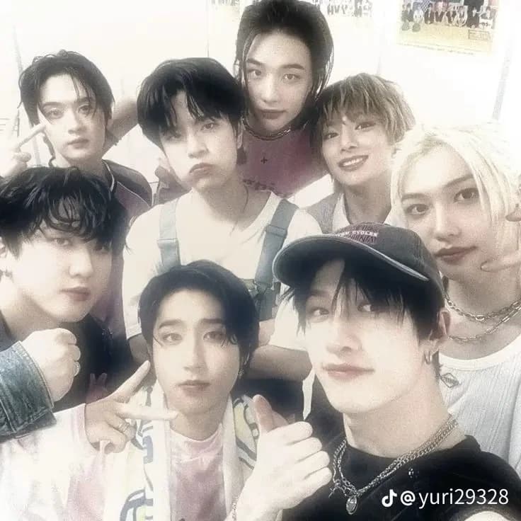 Stray kids thumbnail