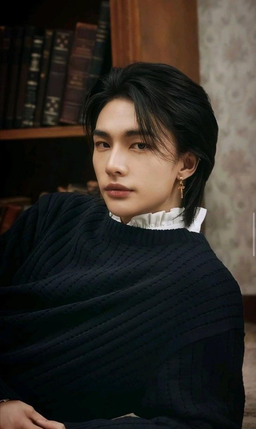 Hwang Hyunjin. thumbnail